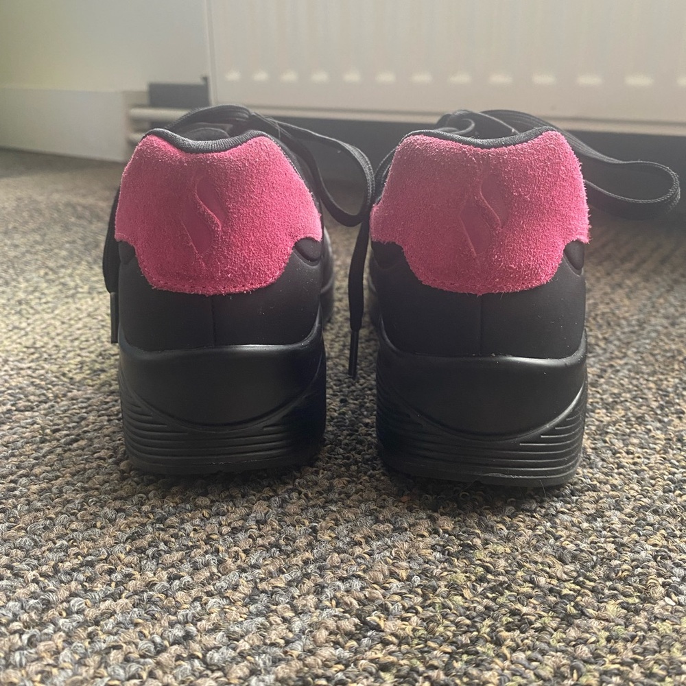 Skechers Women's Black Sneakers with Pink Highlights - Picture 4 of 5